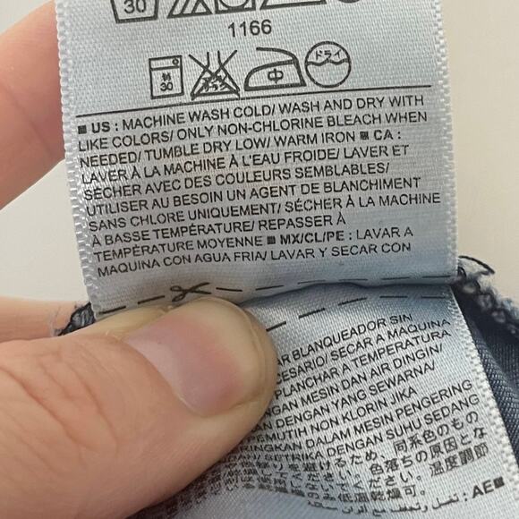 Old Navy Women's Classic Chambray Button Up Shirt S Blue Long Sleeve 100% Cotton - Picture 8 of 8